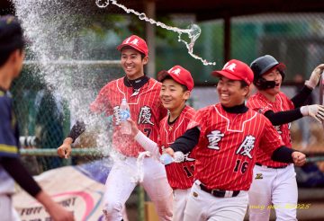 重慶紅隊慶祝勝利（攝影者潘玉如）